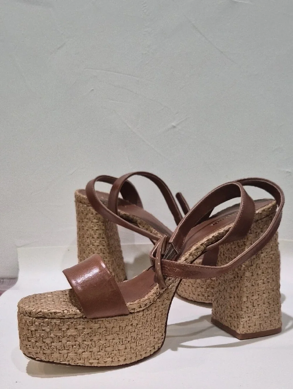 Larroude Dolly Verona Sandal in Caramel/Raffia NWT Size 10